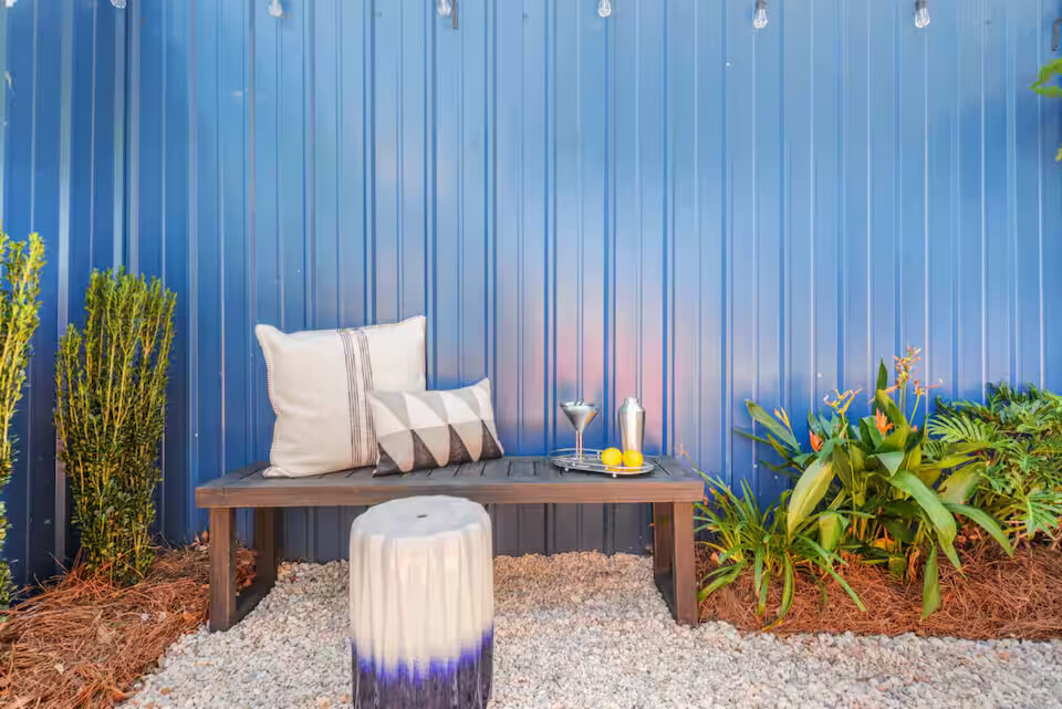 Outdoor lounge