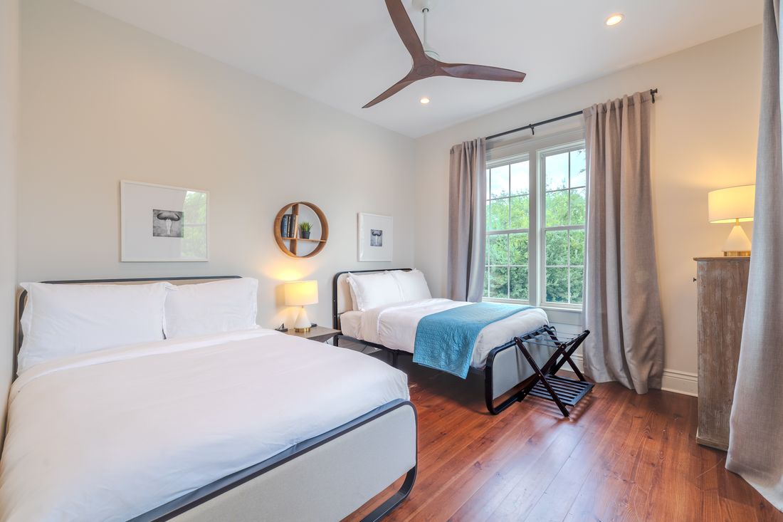 Bedroom with a king and a twin at 3223 Canal