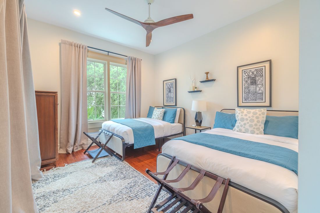 Bedroom with two beds at 3221 Canal