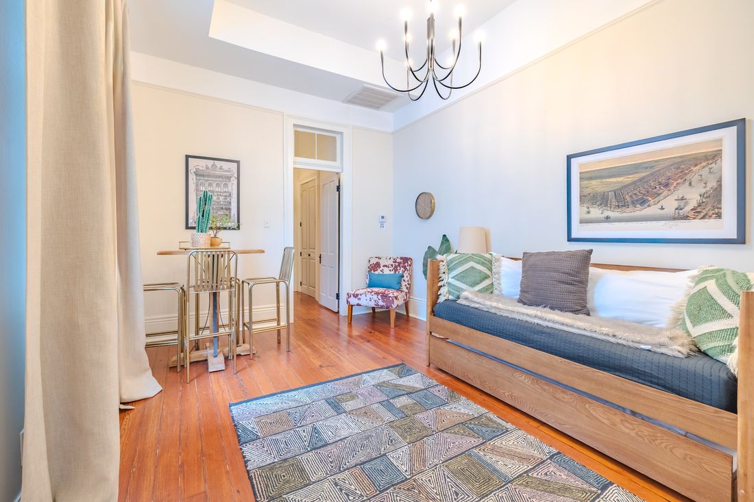 Flex living space with a daybed at 3221 Canal
