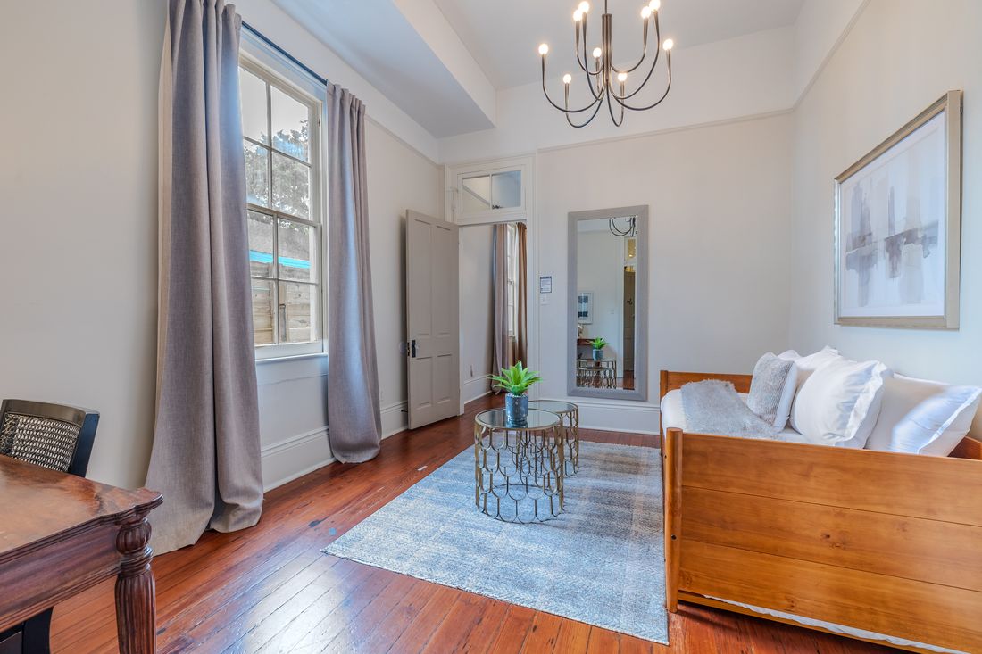 Flex living space with a daybed at 3223 Canal